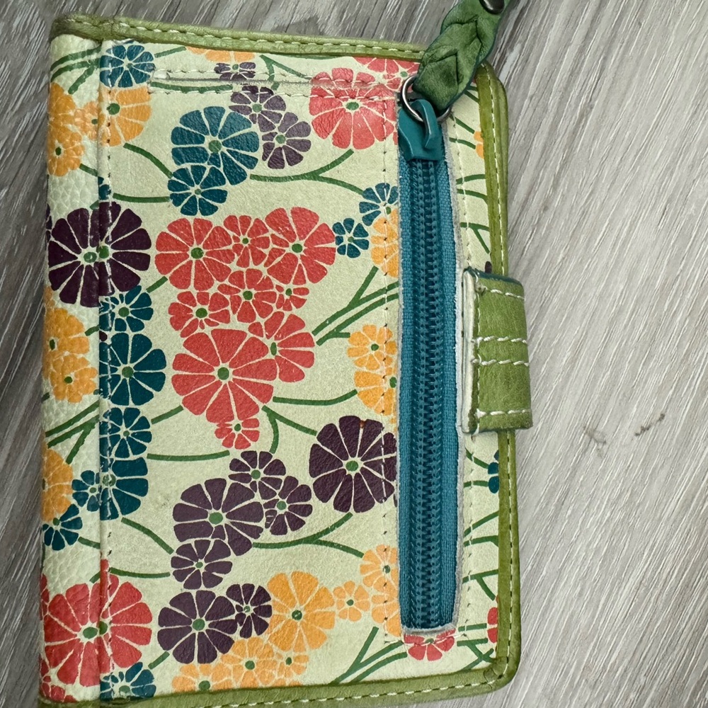 Fossil Folded Wallet With Build In Coin Bag - image 3